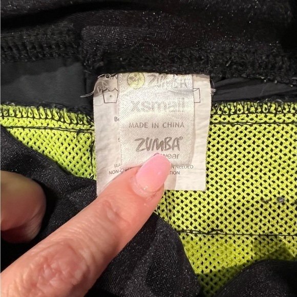 Zumba fitness lot - Purple Peek A Boo Bag and 2 pair of Zumba Cargo Pants - Picture 14 of 15